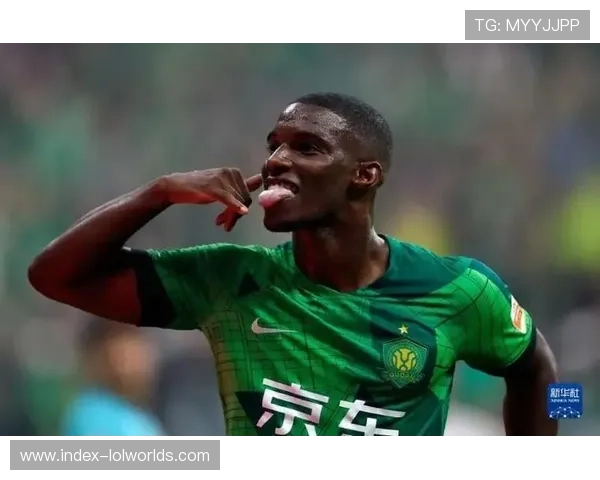 北京国安法比奥大四喜逆转金靴之争，球迷场外庆祝氛围热烈