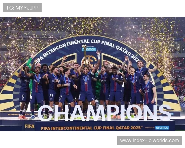 巴黎圣日耳曼实现自然年六冠王，成足坛第三支球队